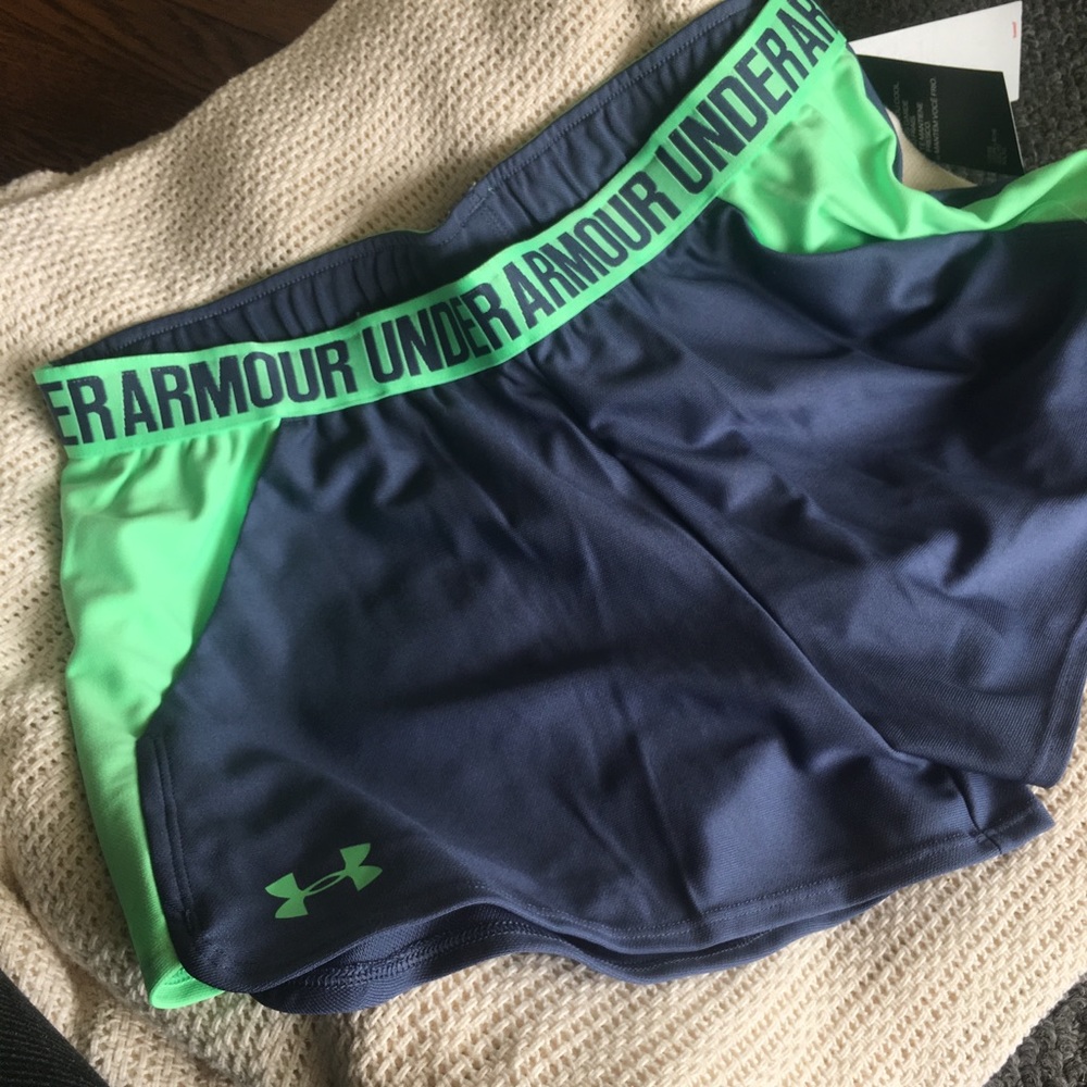 Under Armour Navy and Green Shorts w/ Pockets 💚💙